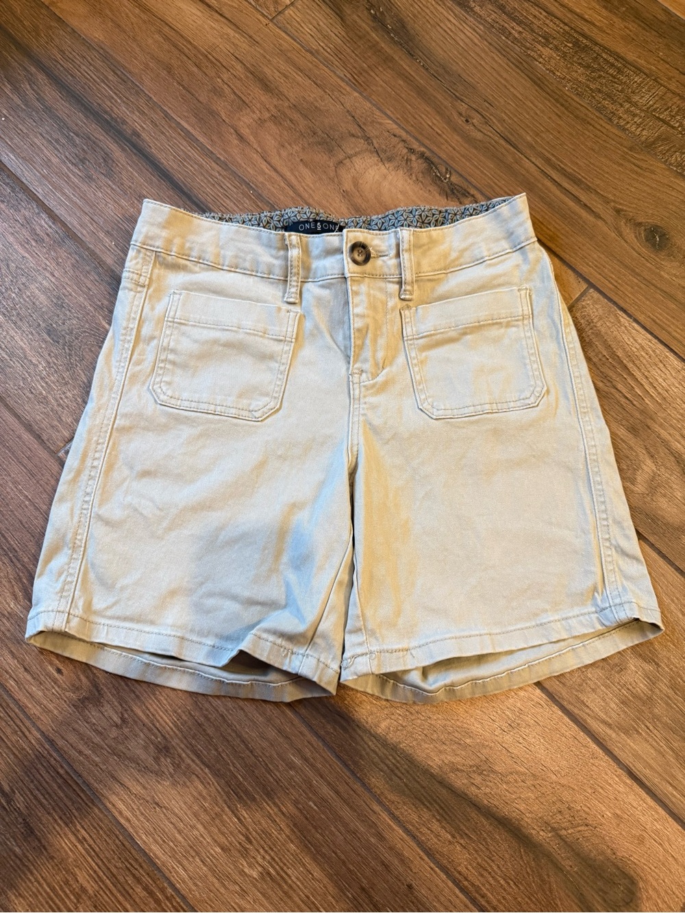 one 5 one Cream Casual Patch-Pocket Bermuda Shorts